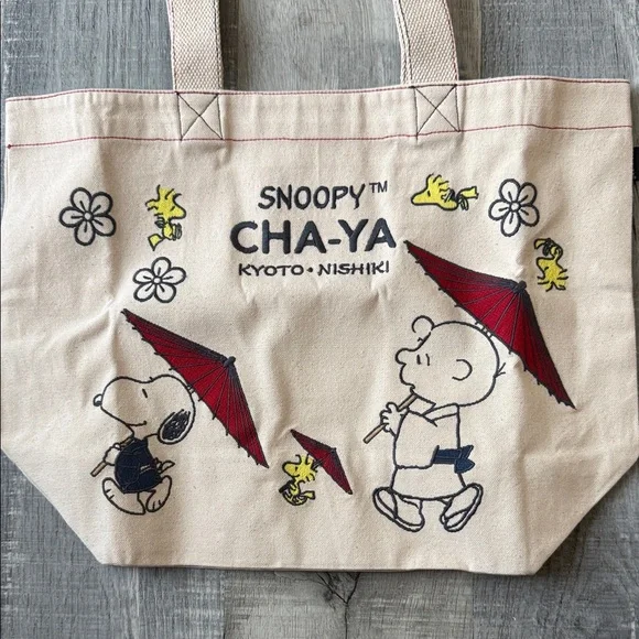 Snoopy Beige Tote Bag - Picture 2 of 5